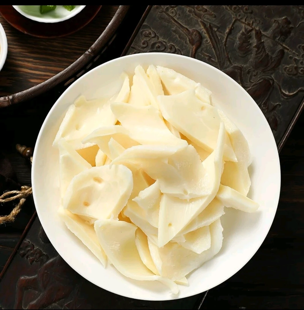新疆伊犁超标牛黄喉响螺炒年糕梭子蟹炒年糕零食