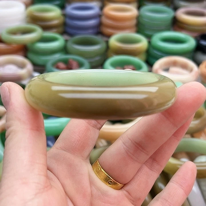 未镶嵌手镯（圆镯）石英质玉