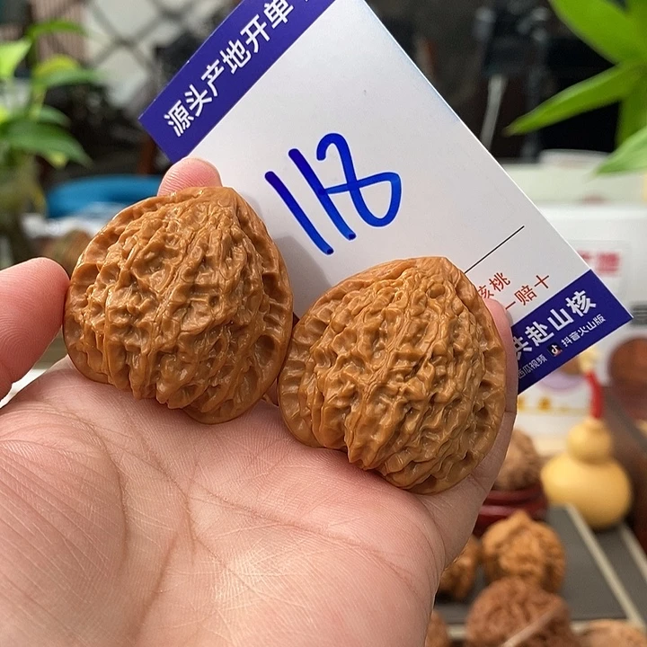 文玩核桃把件39金牛118号