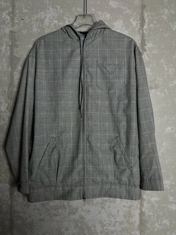 未使用 Prada/普拉达 42*1/拉链三角标格纹带帽夹克/06473