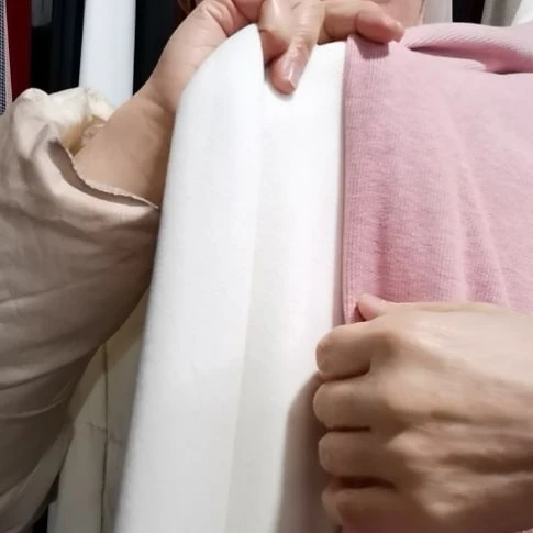 醋酸天丝羊绒白色的和深粉各1米