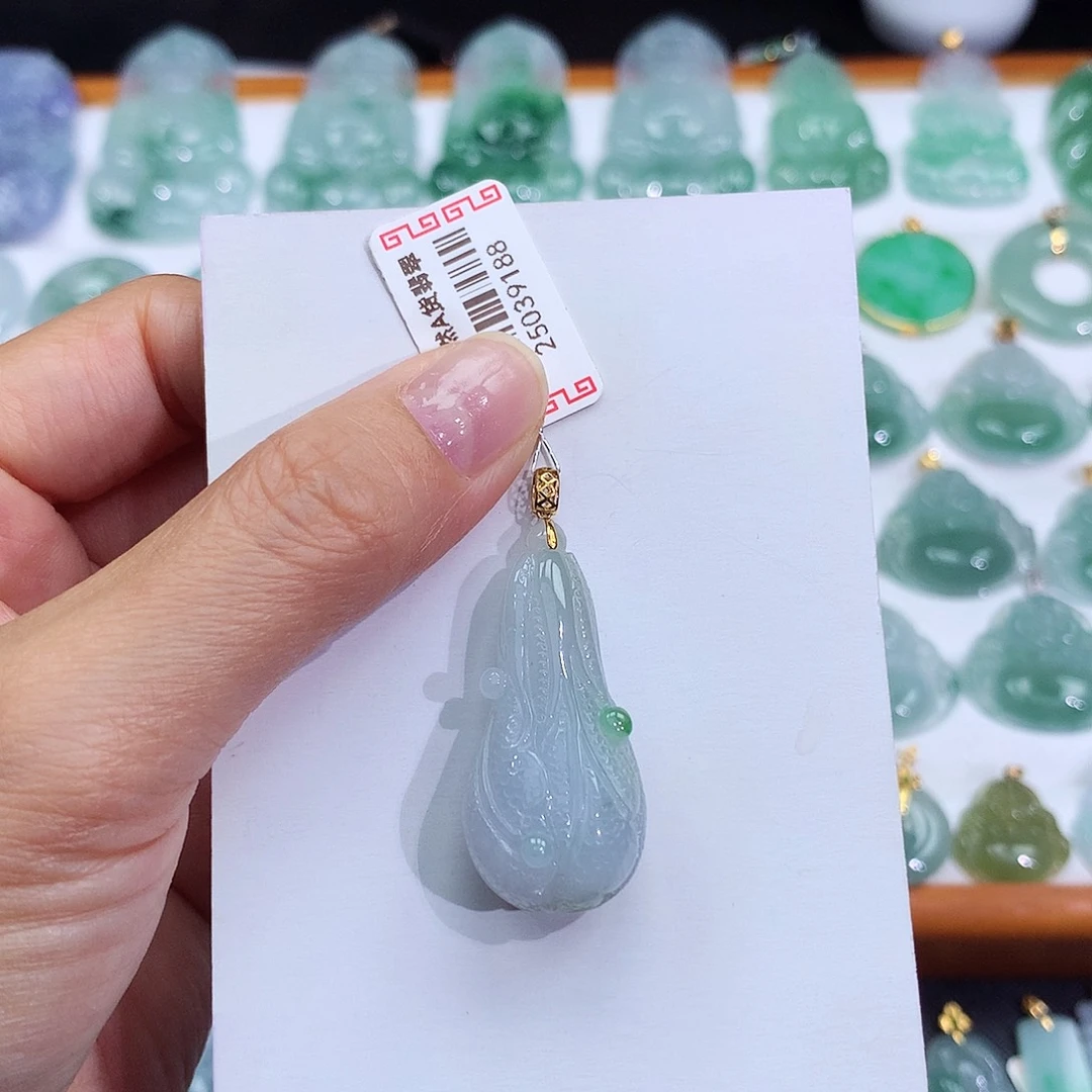 翡翠18K金镶嵌颈饰翡翠吊坠