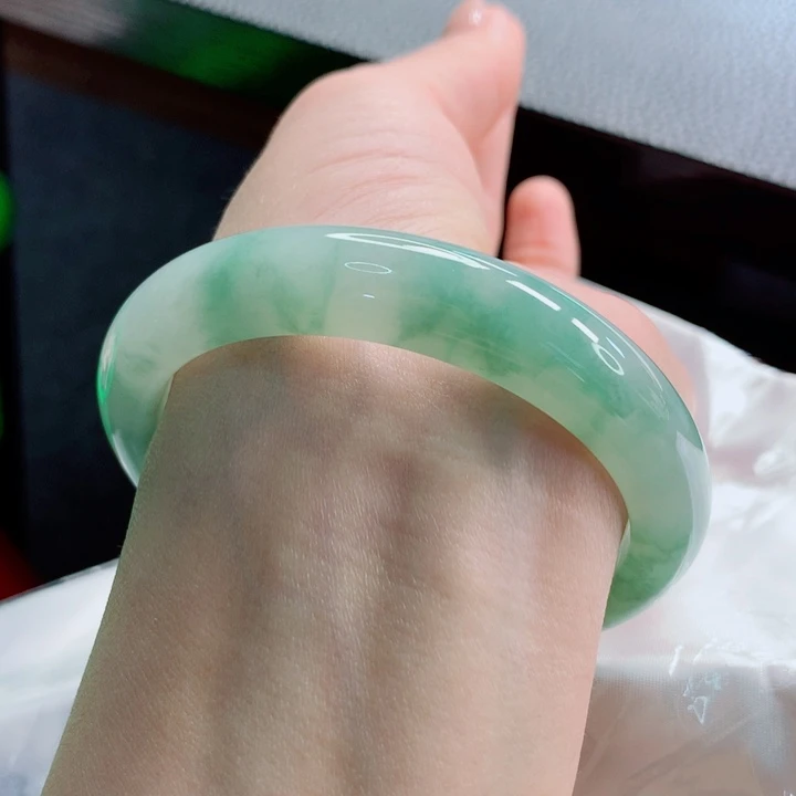 翡翠未镶嵌手镯60。61