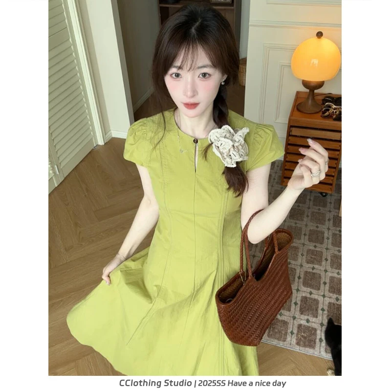 JIJENIE 法式一粒扣圆领草黄绿收腰连衣裙女休闲显瘦气质长裙