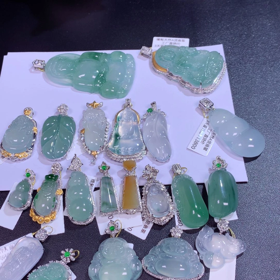 翡翠颈饰18K金镶嵌S****麻如意