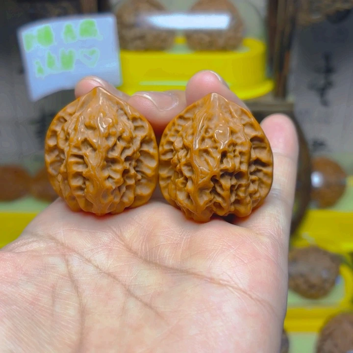 文玩核桃吊坠玲珑