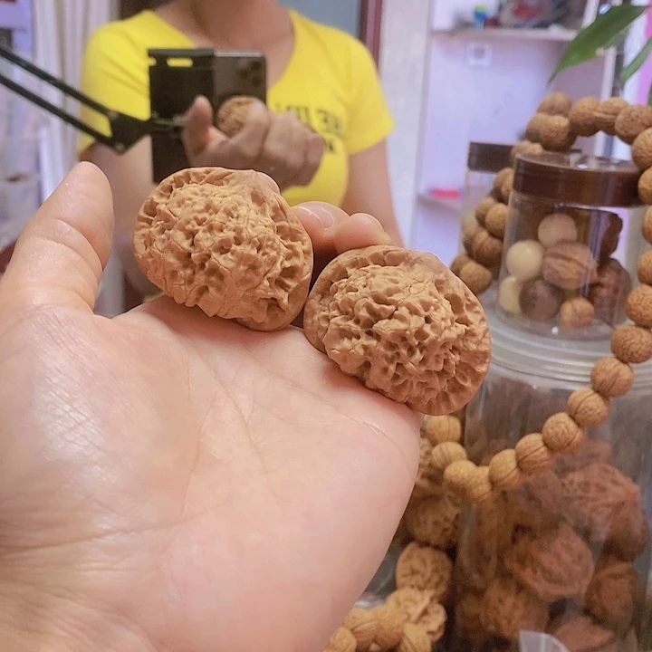 【闪购商品】文玩核桃把件46.5官帽红皮