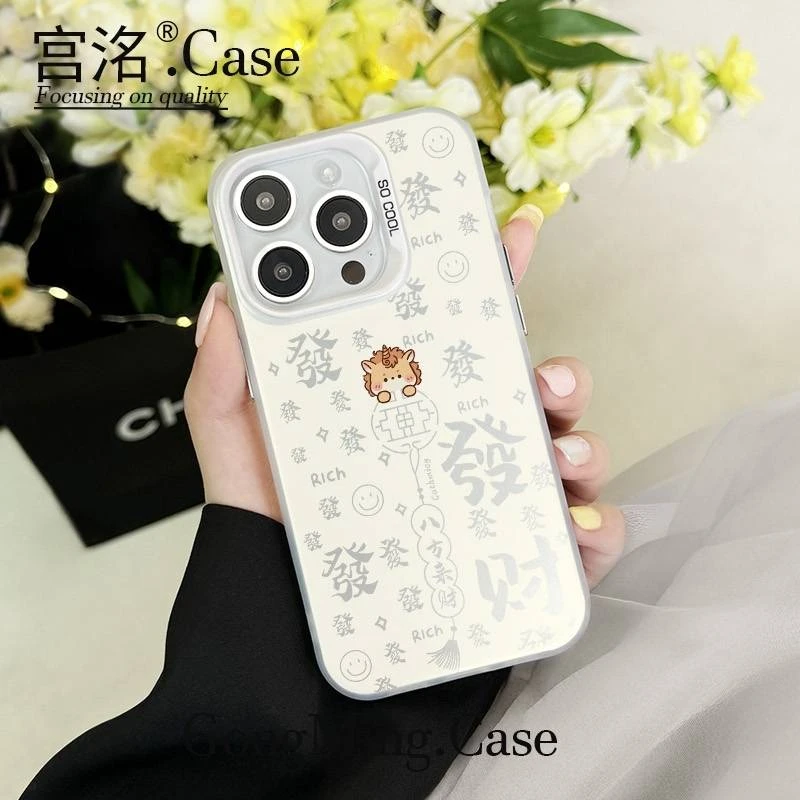 米白满屏发字小马彩银壳适用于iPhone苹果17手机壳华为oppo小米手