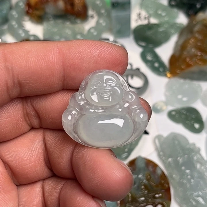 翡翠未镶嵌颈饰佛