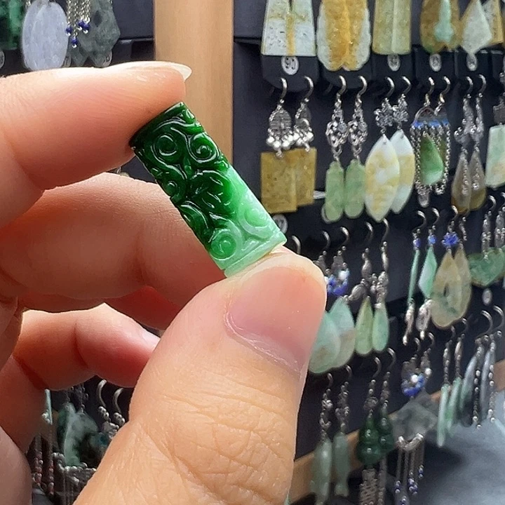 赤***圆翡翠未镶嵌耳饰555556