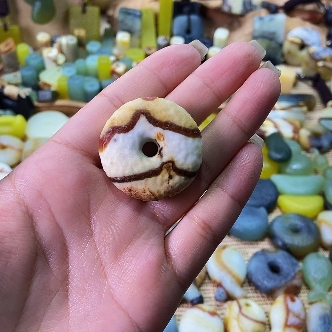 未镶嵌蛇纹石玉挂件