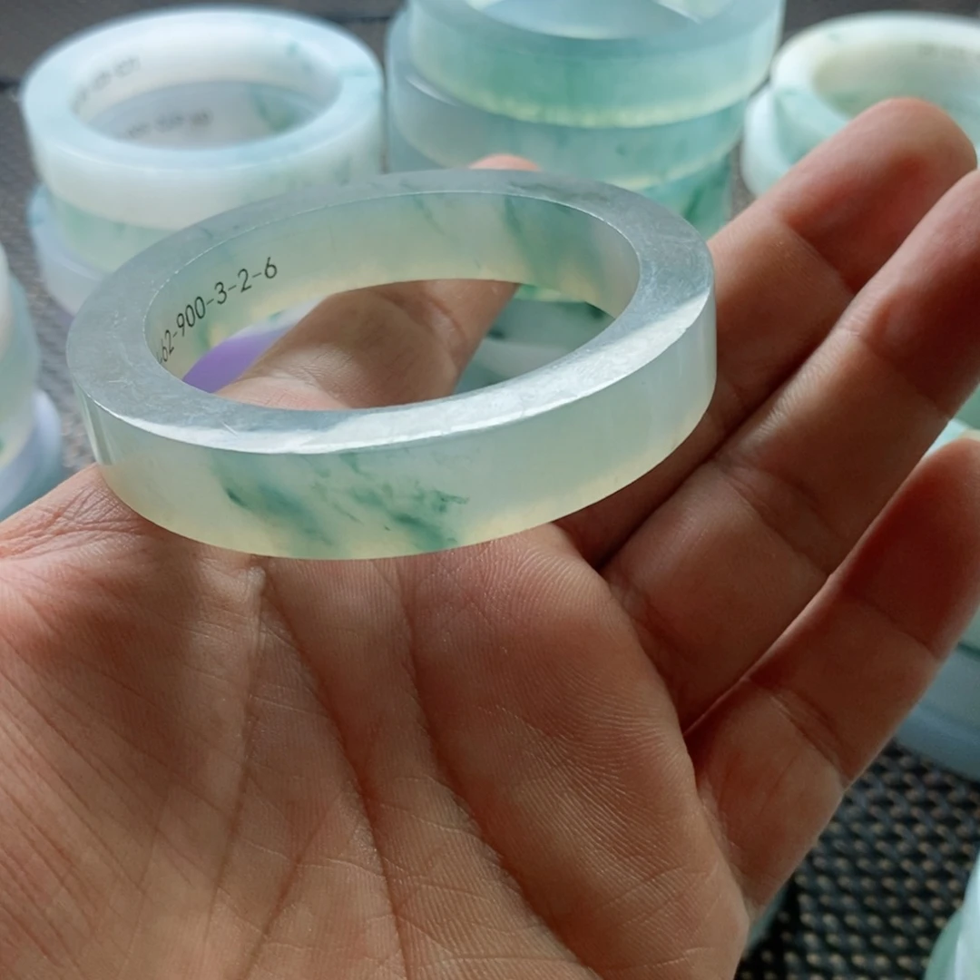 婉***定制翡翠翡翠手镯翡翠翡翠手镯未镶嵌