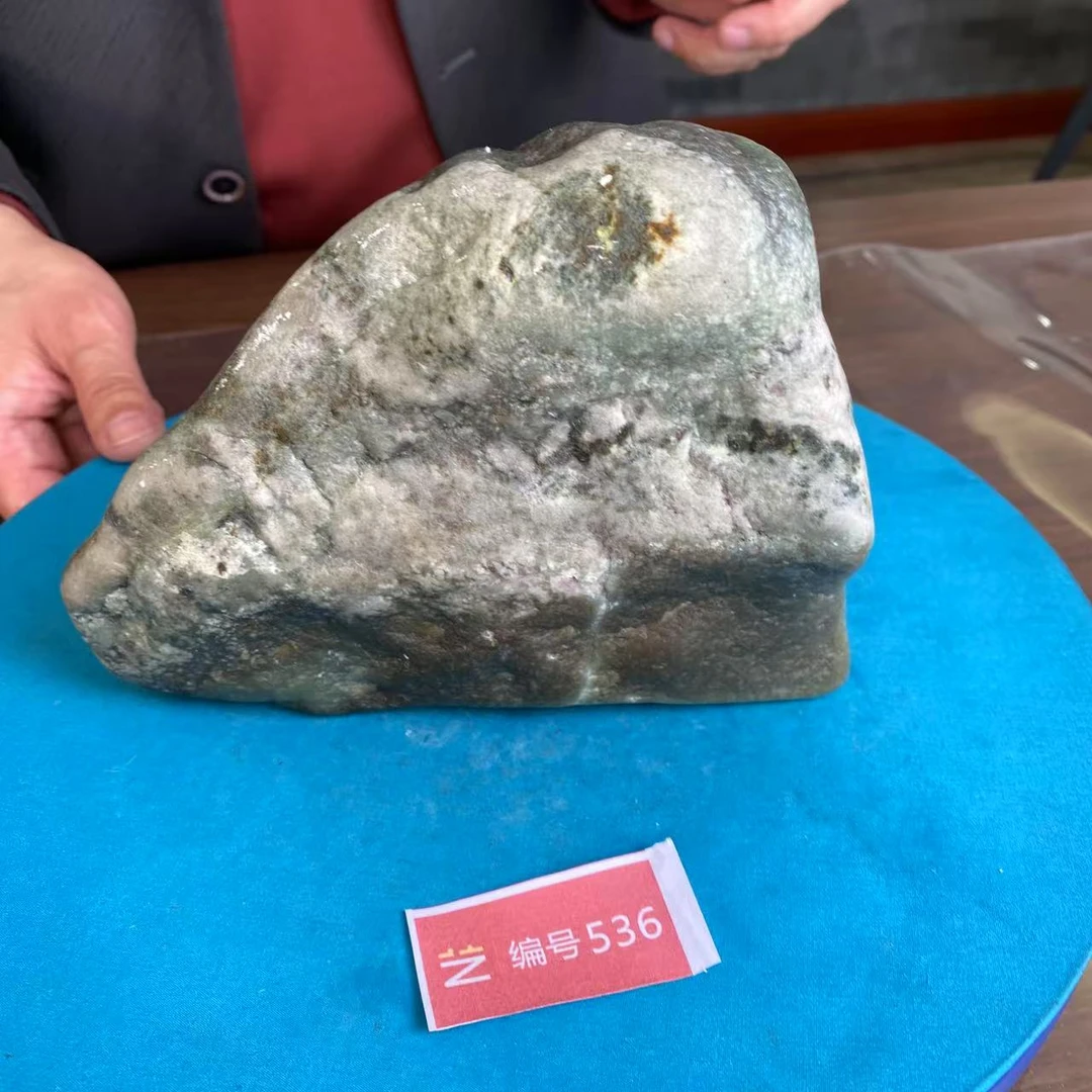 现货新疆玉料原石发一件编号536