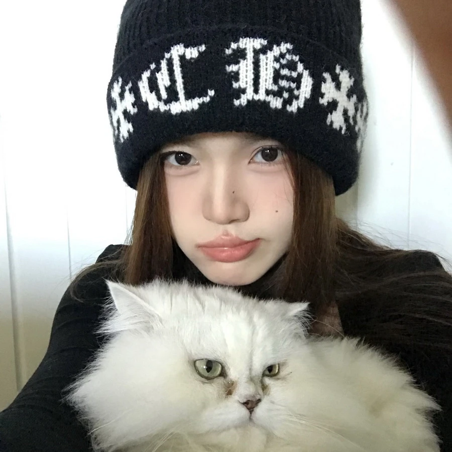 i i  韩系简约刺绣毛线帽女秋冬保暖加厚冷帽情侣款