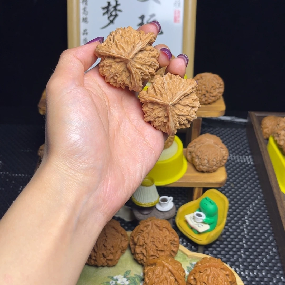 ****I文玩核桃吊坠盘山三棱45