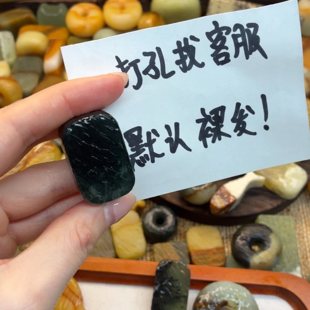 魔***力蛇纹石玉未镶嵌颈饰