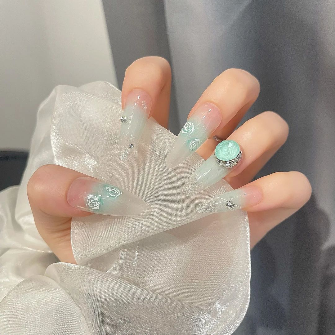 巴仑美【雪薄荷】纯手工穿戴甲  手绘玫瑰穿戴甲 华子穿戴美甲