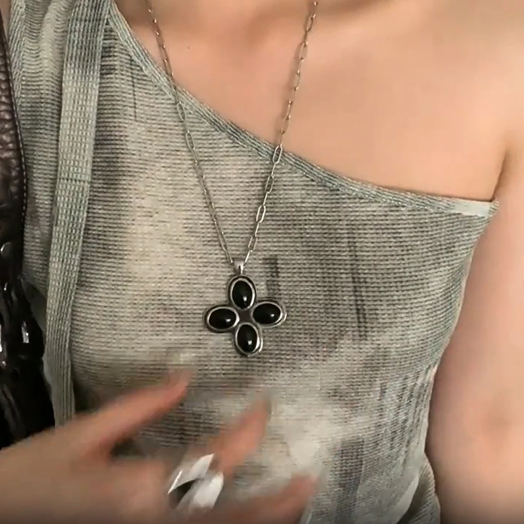 BMHM 钛钢项链 十字花瓣项链女轻奢小众设计高级感老钱风时髦长款