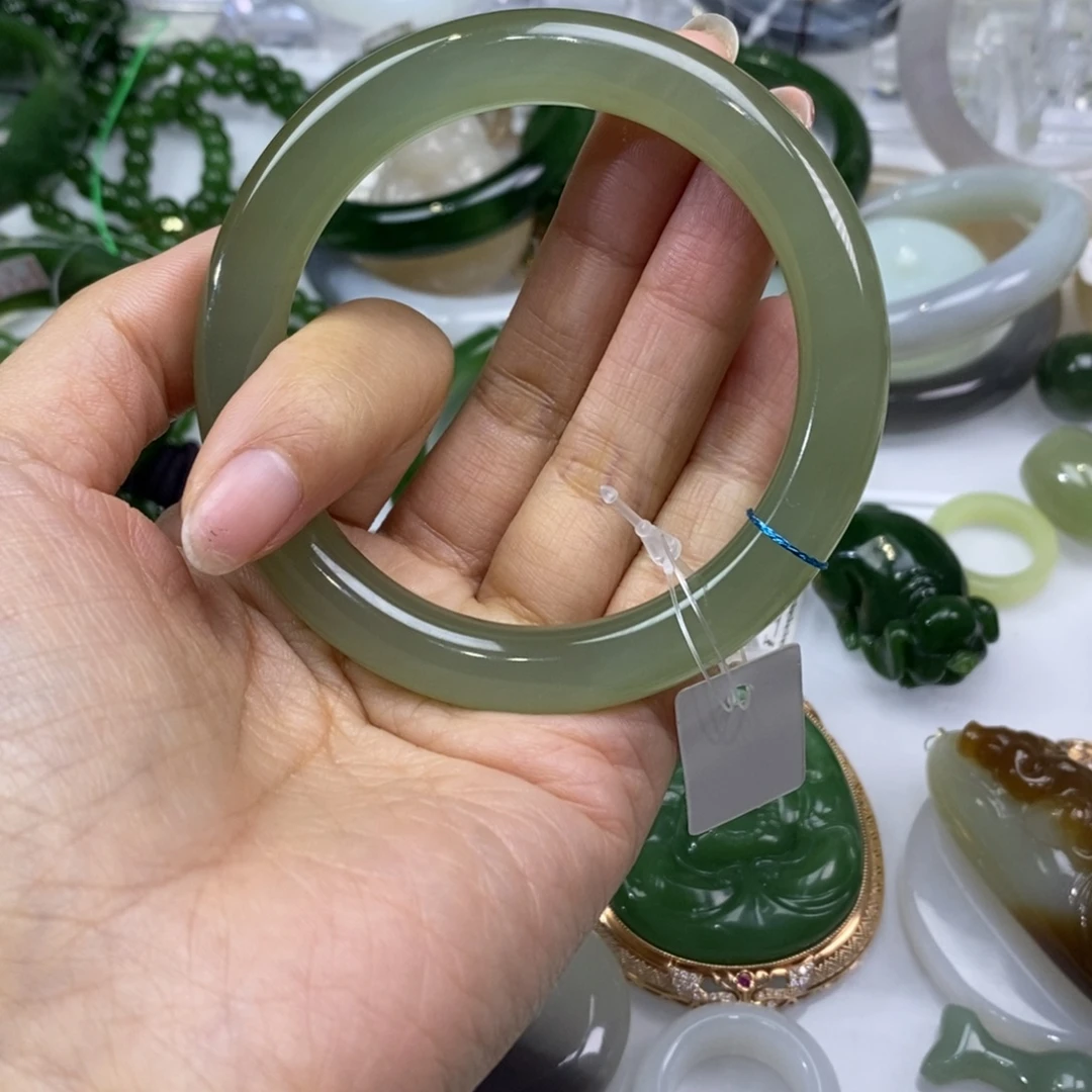 和田玉（碧玉）未镶嵌手镯