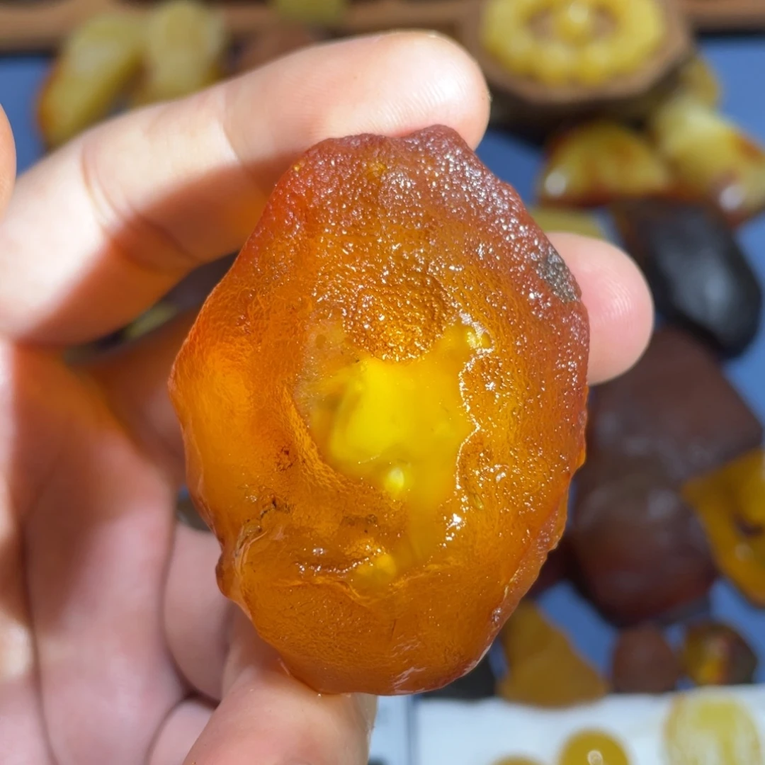 定制蜜蜡未镶嵌金白妖花带荧光