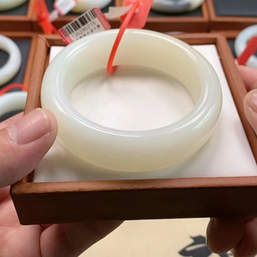 【闪购商品】未镶嵌手镯和田玉远*