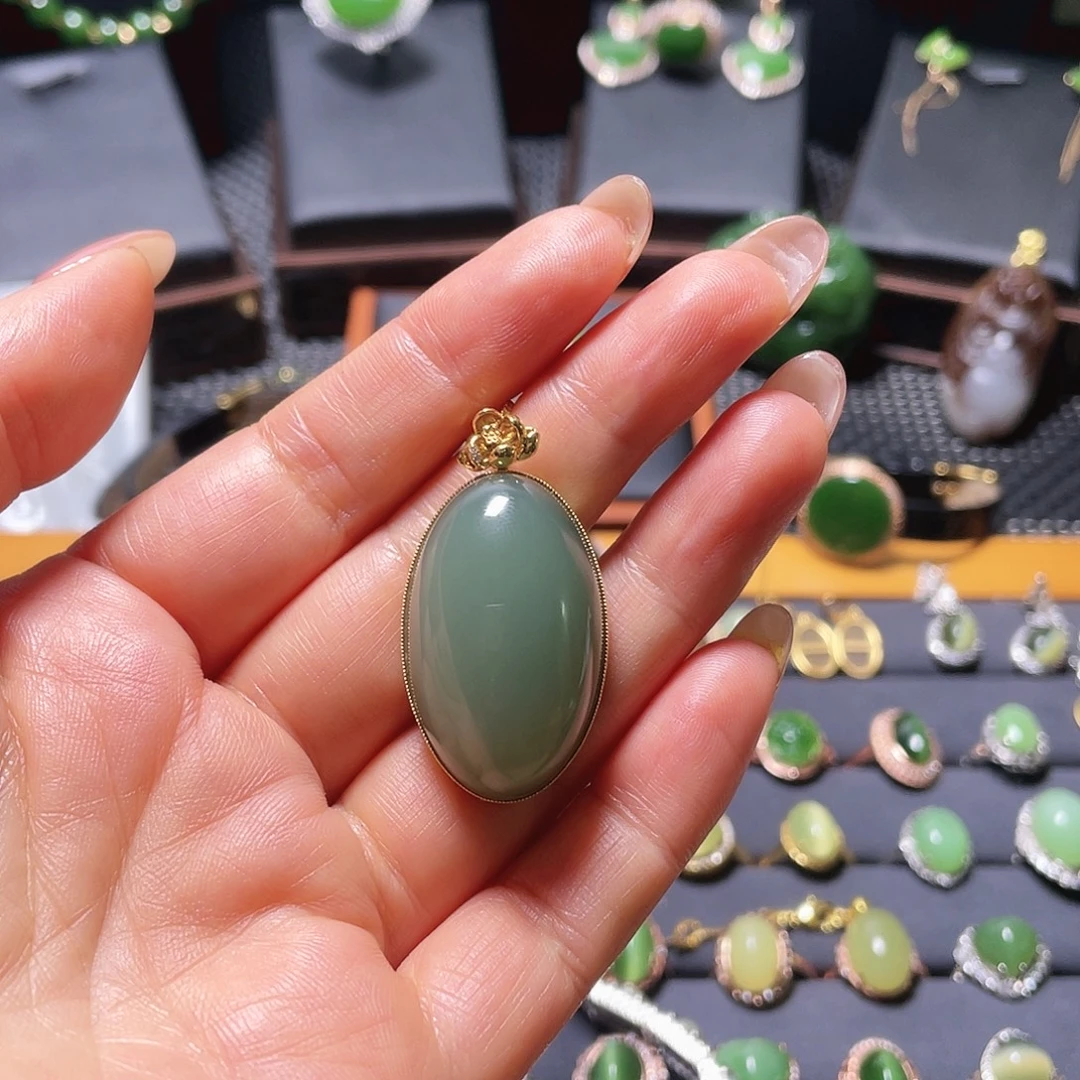 《***心和田玉18K金镶嵌戒指