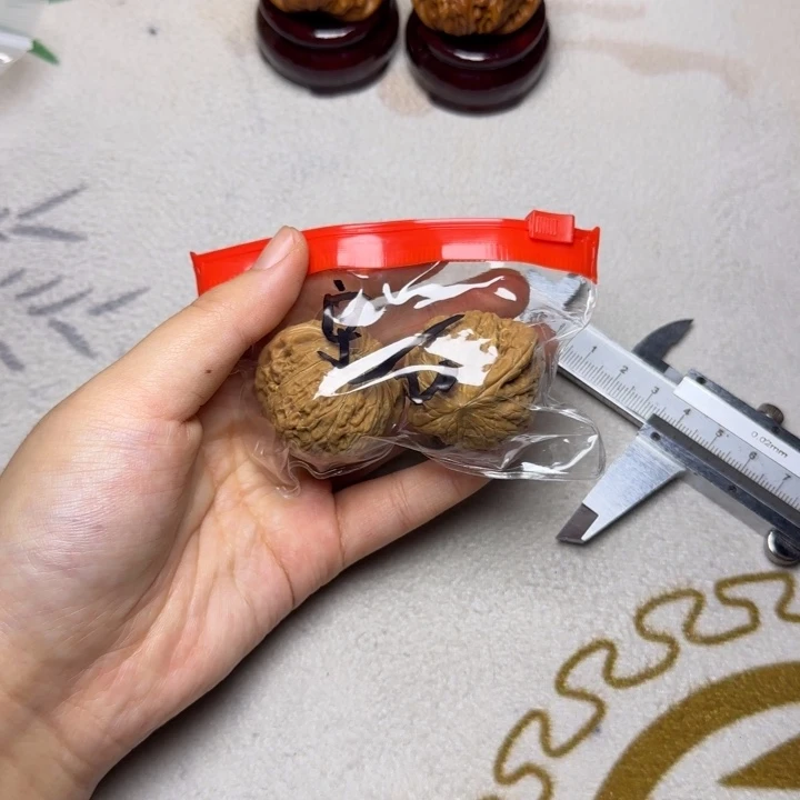 宇***…文玩核桃吊坠哈哈哈哈哈哈哈哈哈哈哈哈