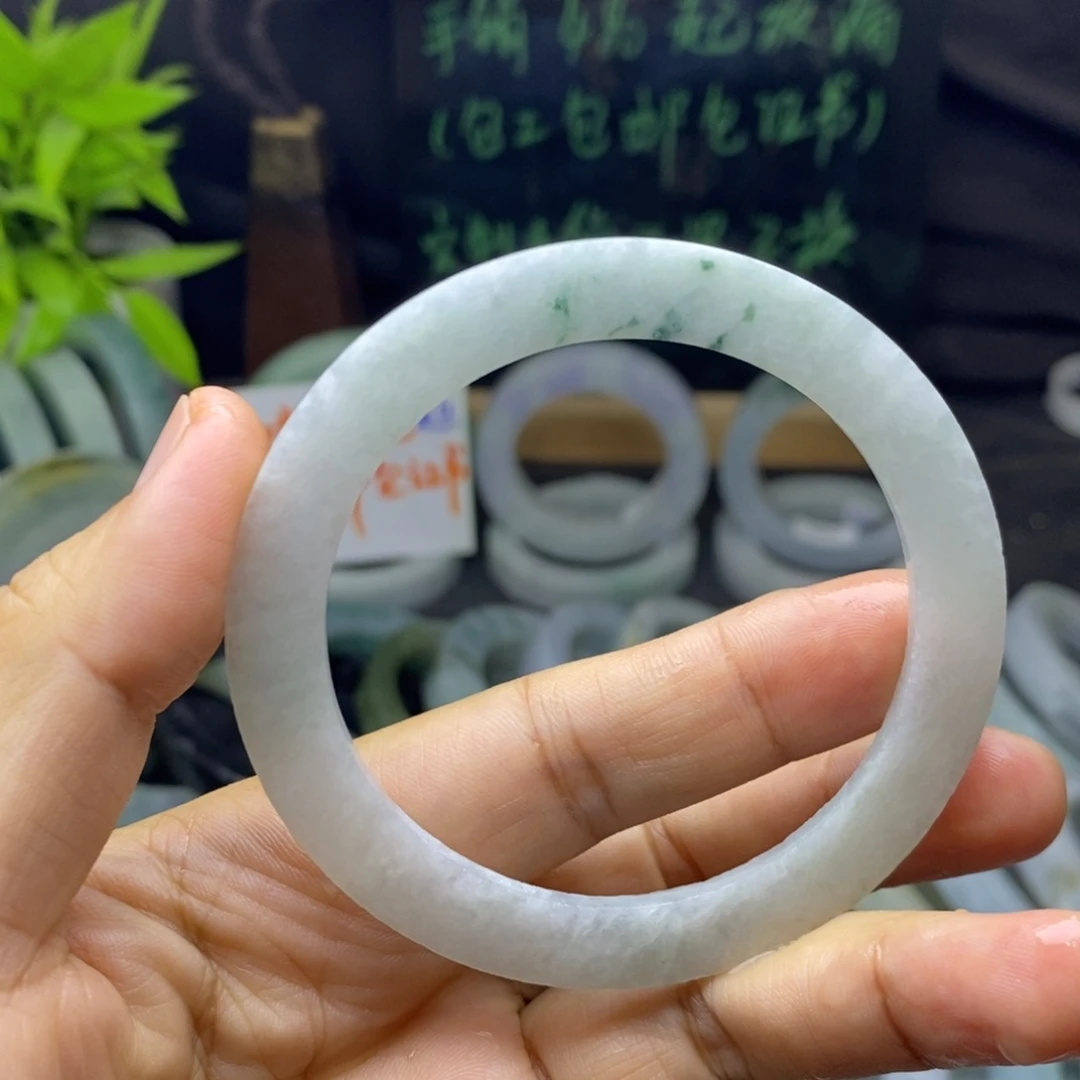 定制翡翠未镶嵌手镯