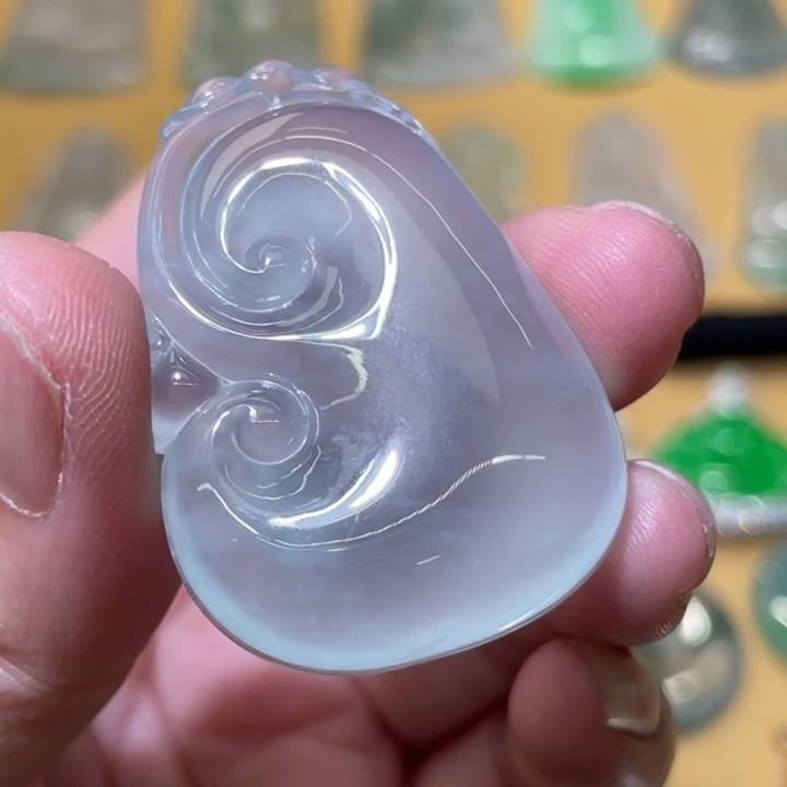 翡翠未镶嵌颈饰如意