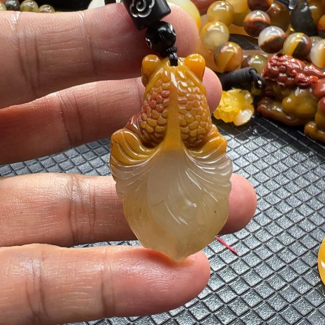 石英质玉未镶嵌颈饰