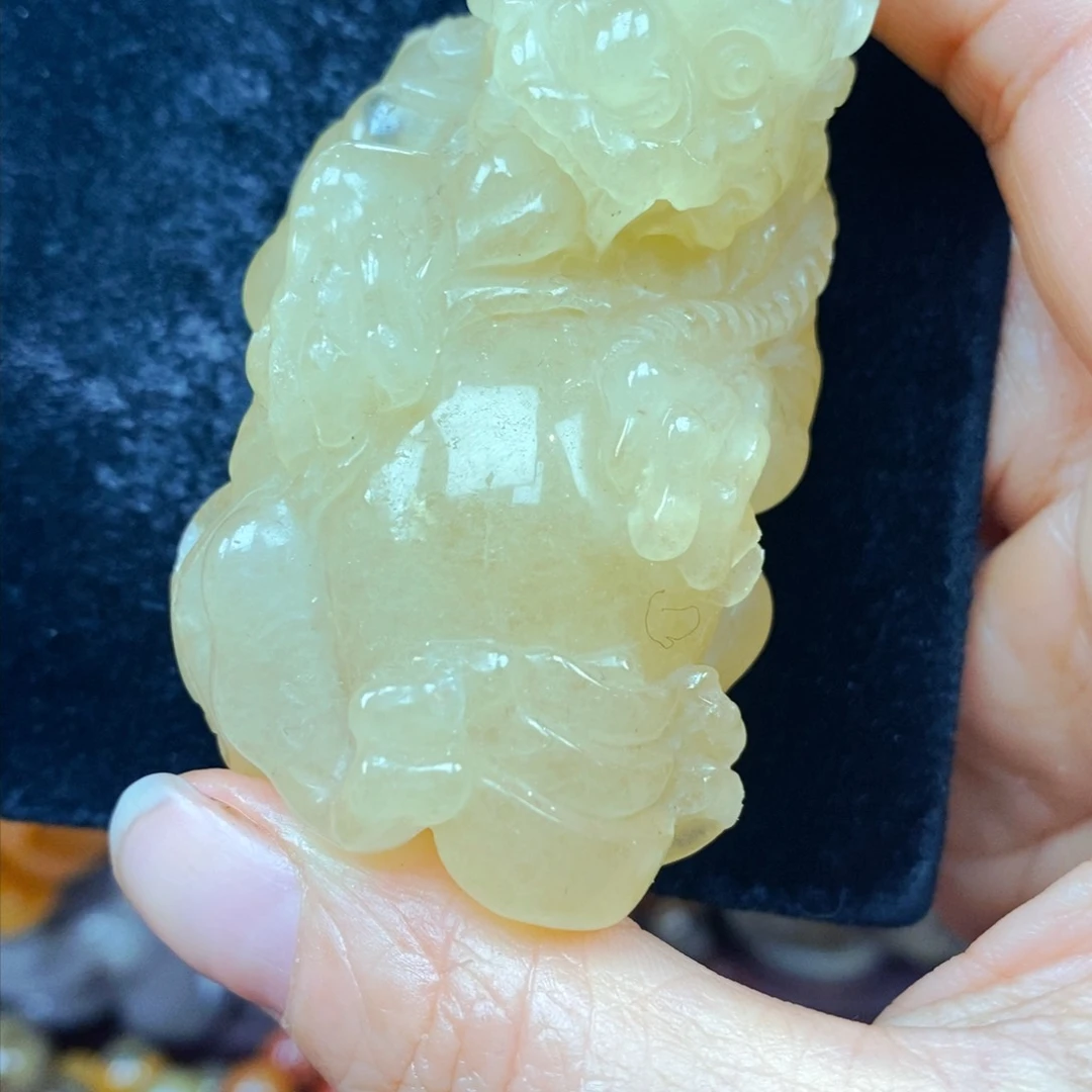 未镶嵌石英质玉（黄龙玉）颈饰