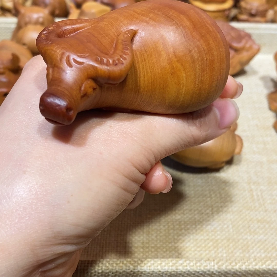 柏木（崖柏）墨*葵崖柏手把件，牛