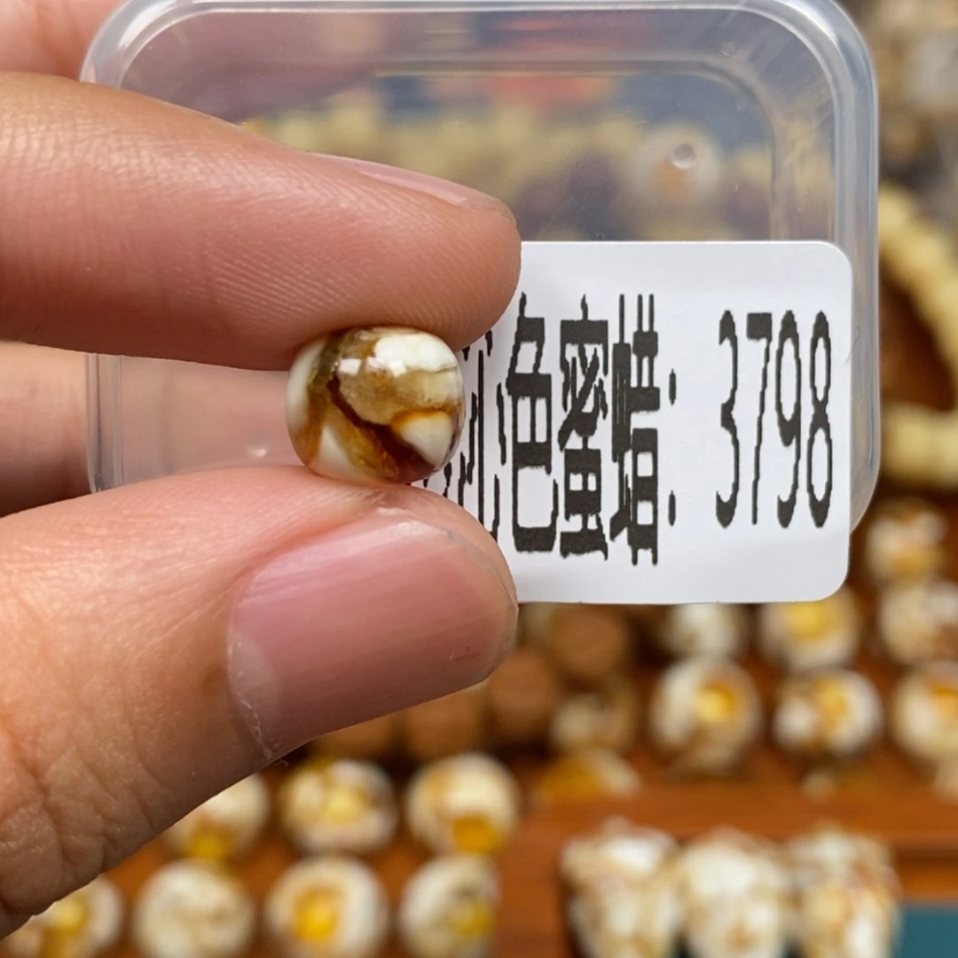 蜜蜡未镶嵌珠宝奇石3798