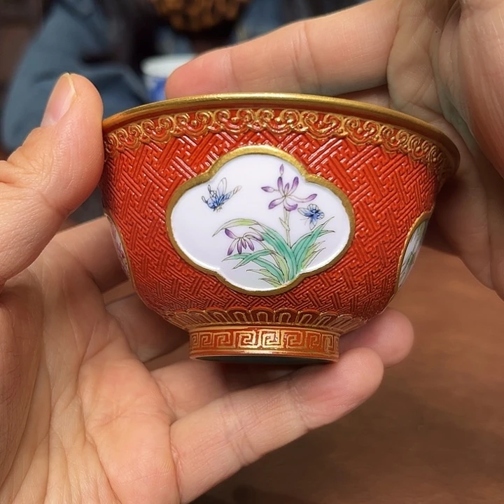 瓷杯子雕刻粉彩四君子杯