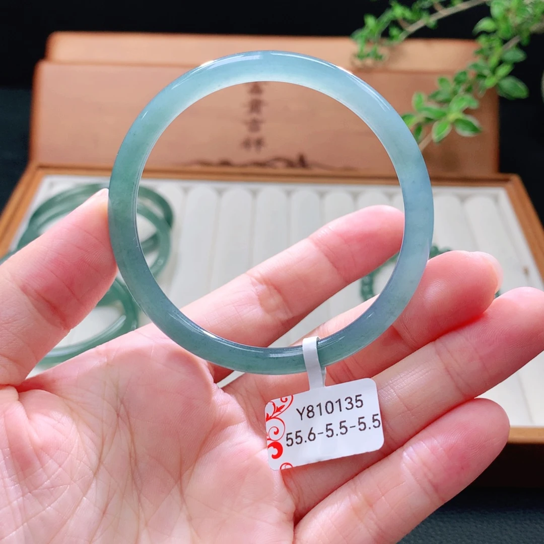 未镶嵌手镯（圆镯）翡翠