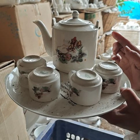 库存微瑕三打白骨精提梁壶一套