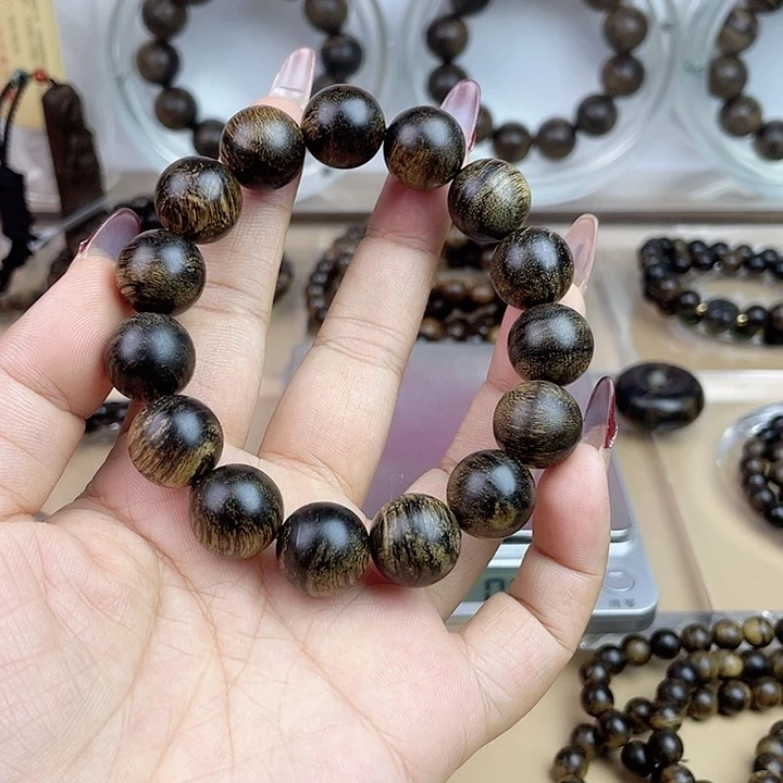 沉香手串何**险越南芽庄白奇玉化留疤嘤子虎斑