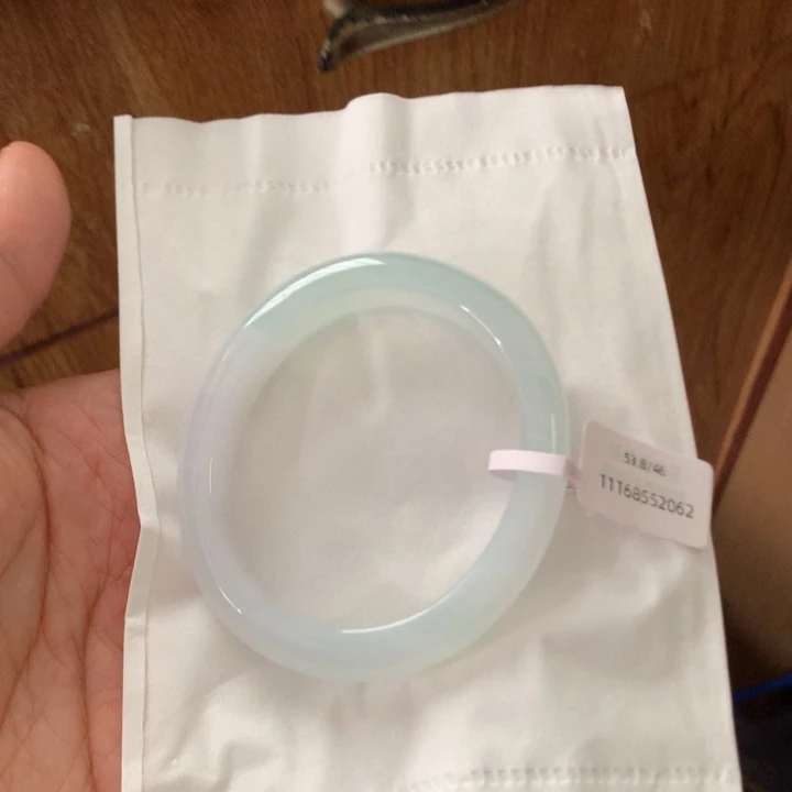 乔****翡翠未镶嵌手镯天然翡翠A货手镯正品