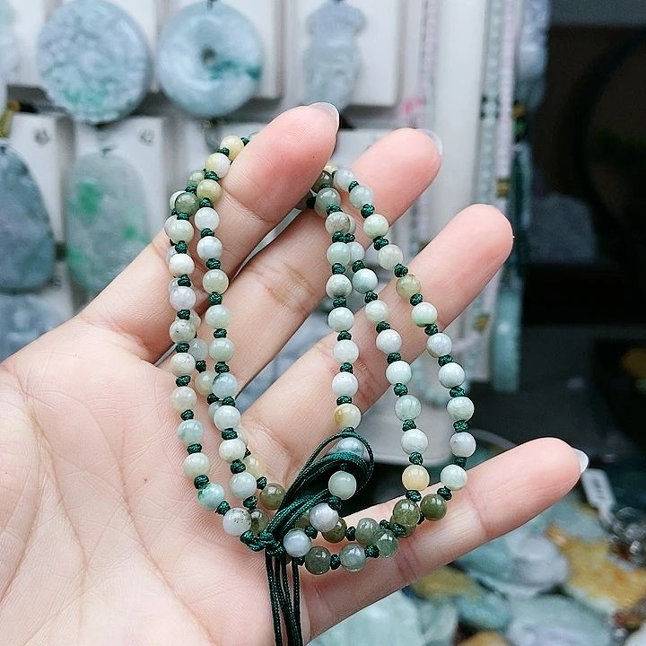 颈饰足铂镶嵌翡翠翡翠