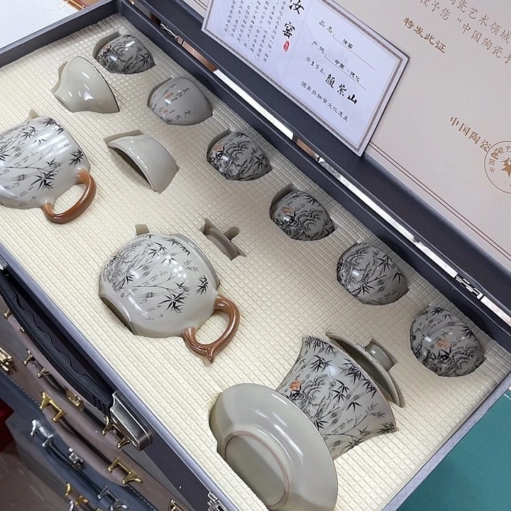 孤品茶具套装等。