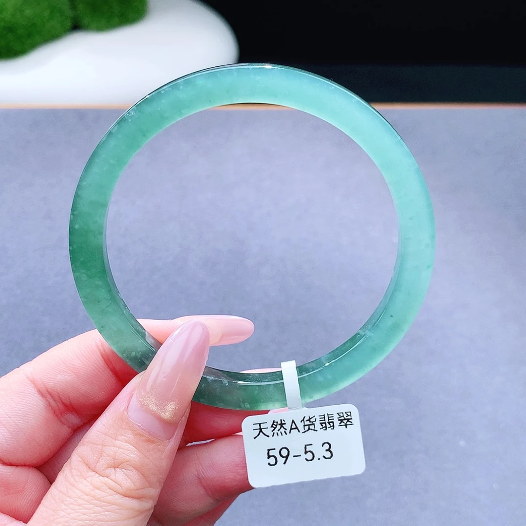 未镶嵌手镯（圆镯）翡翠