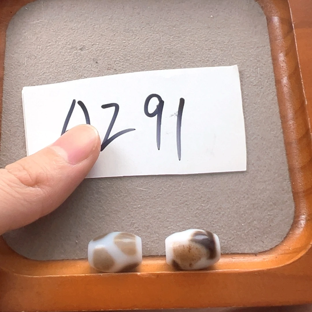 玛瑙/玉髓颈饰未镶嵌微瑕带石纹处理品