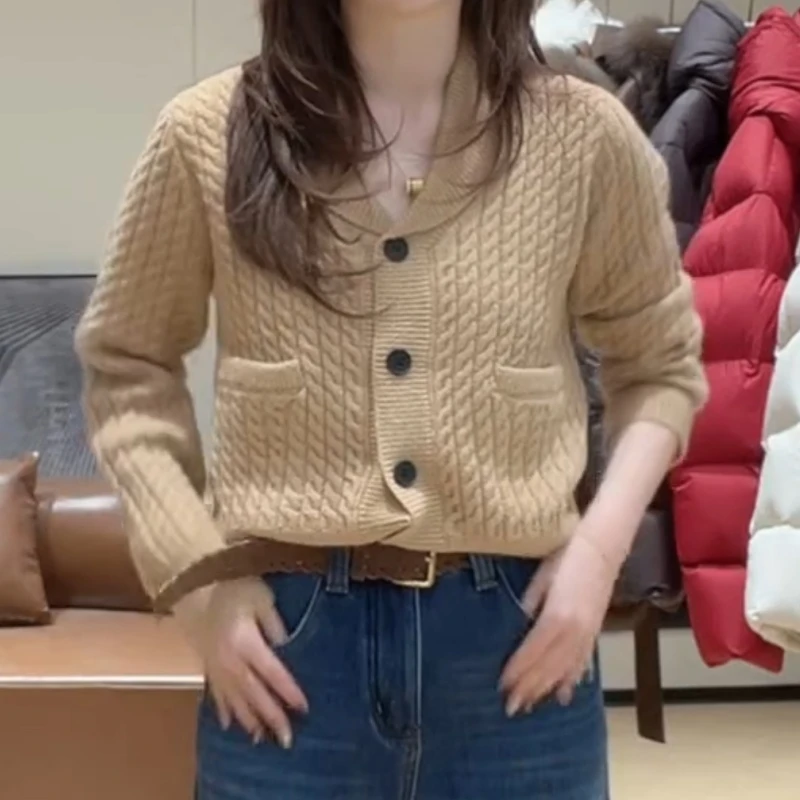 韩版绞花翻领单排扣毛衣长袖针织纯色上衣LK2509247