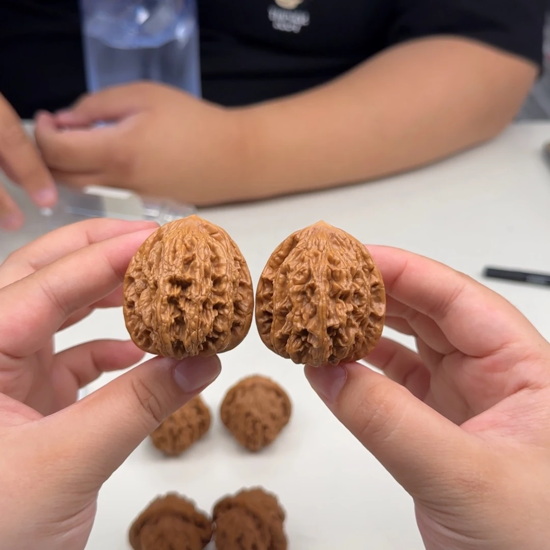 文玩核桃把件粗筋虎40左右