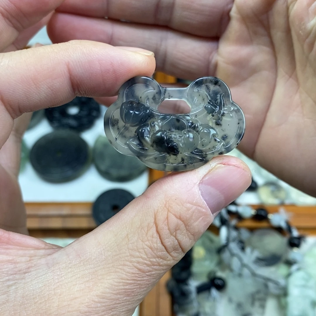 岫玉未镶嵌颈饰岫玉吊坠