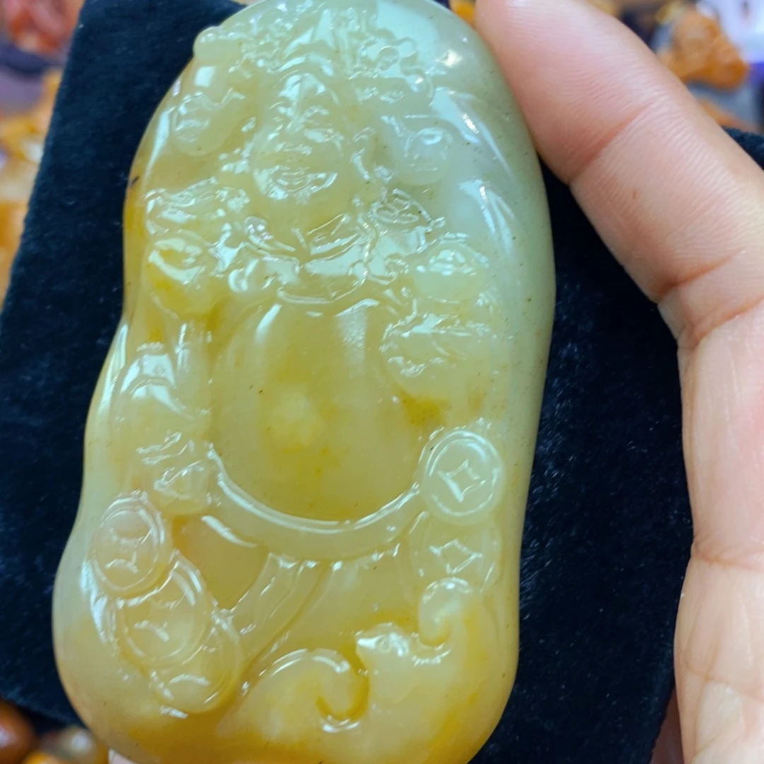 未镶嵌石英质玉（黄龙玉）颈饰