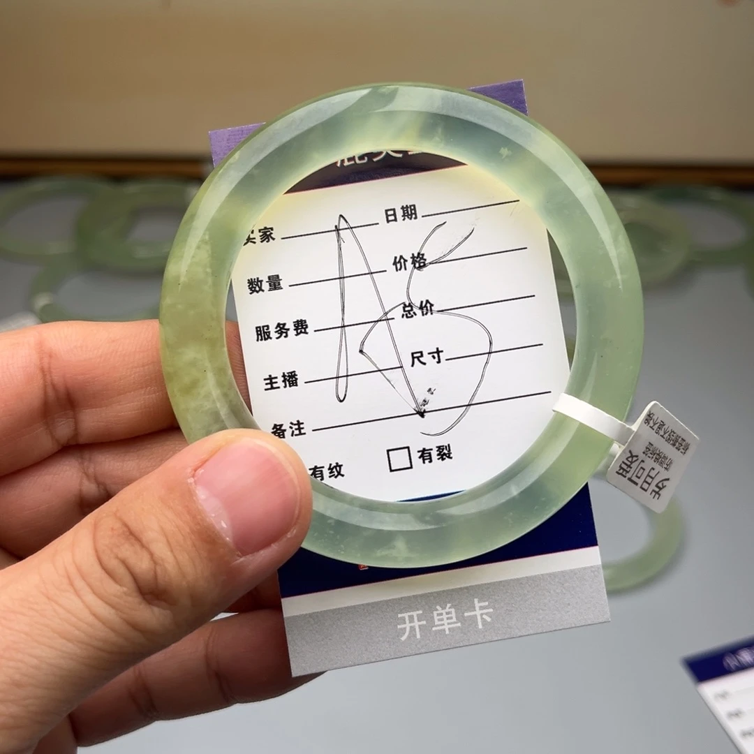 蛇纹石玉手镯未镶嵌快***兔