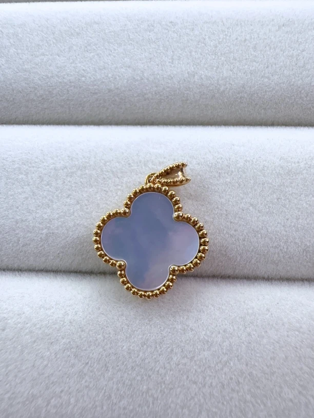 18K金白贝15mm吊坠轻奢气质时尚百搭四叶草