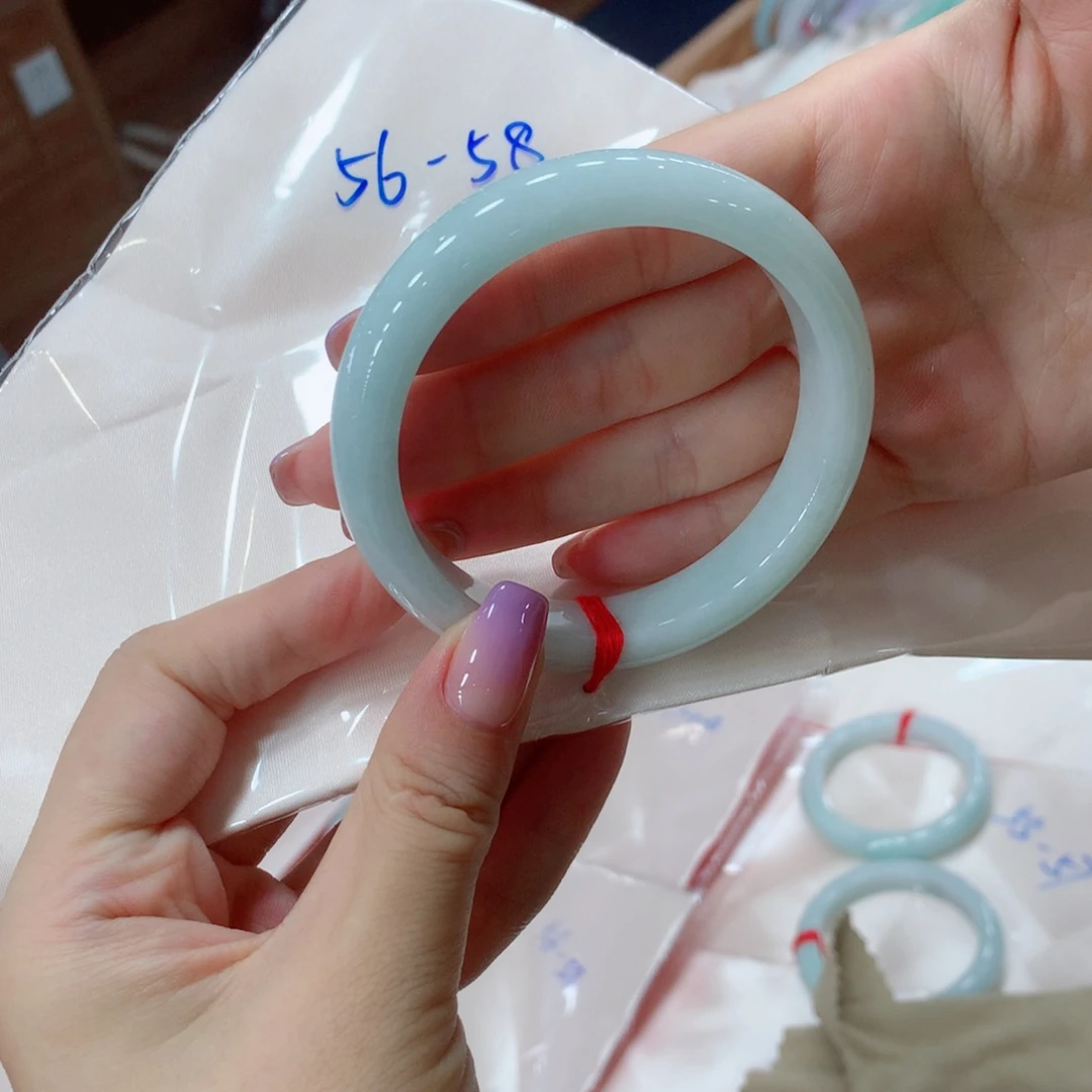 翡翠手镯未镶嵌花*儿买断