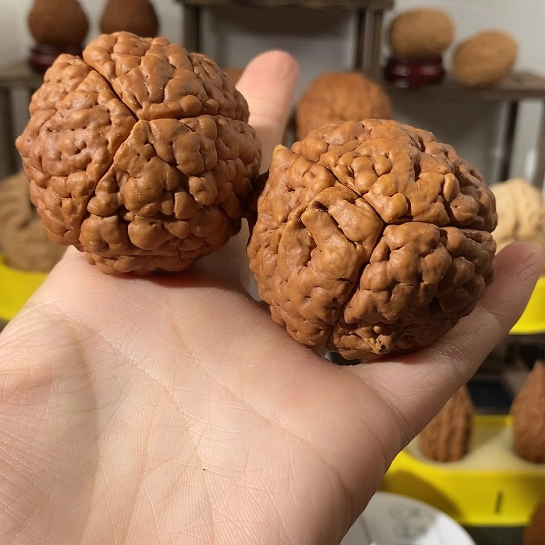 吊坠文玩核桃阿*三瓣脑纹金刚练手不退不换不接受中差评